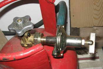 Пострадавшая при взрыве газового баллона в Алматы женщина скончалась в больнице 