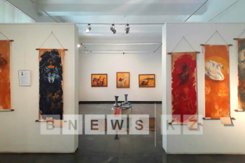 Казахстанские художники представили этнические работы в Баку