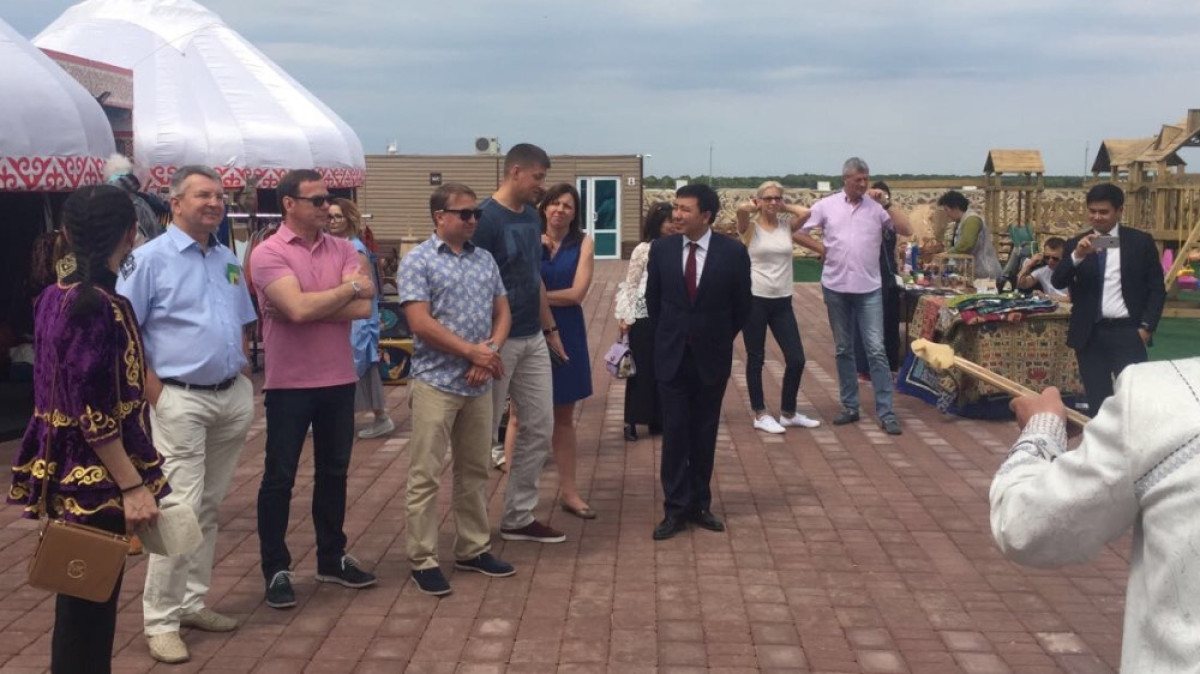 Заместитель акима Алматинской области стал гидом для иностранных туристов