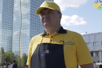 В столице уличные продавцы надели единую форму