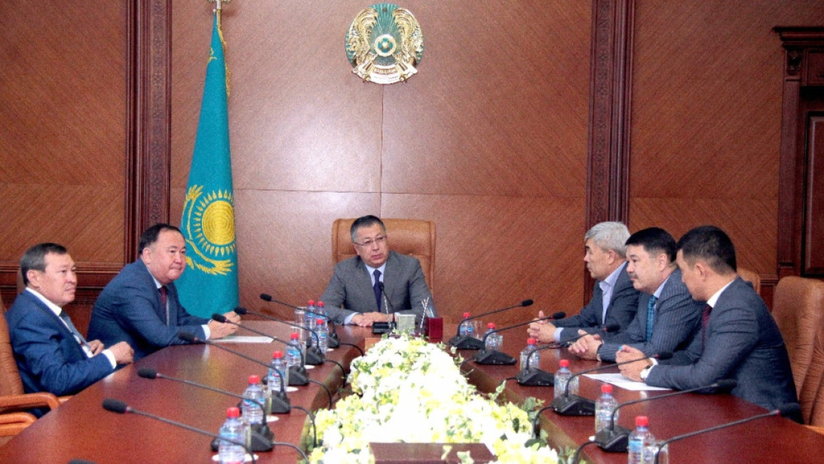 Аким ЮКО обсудил с депутатами Парламента РК вопросы развития региона