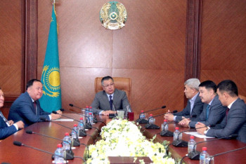 Аким ЮКО обсудил с депутатами Парламента РК вопросы развития региона