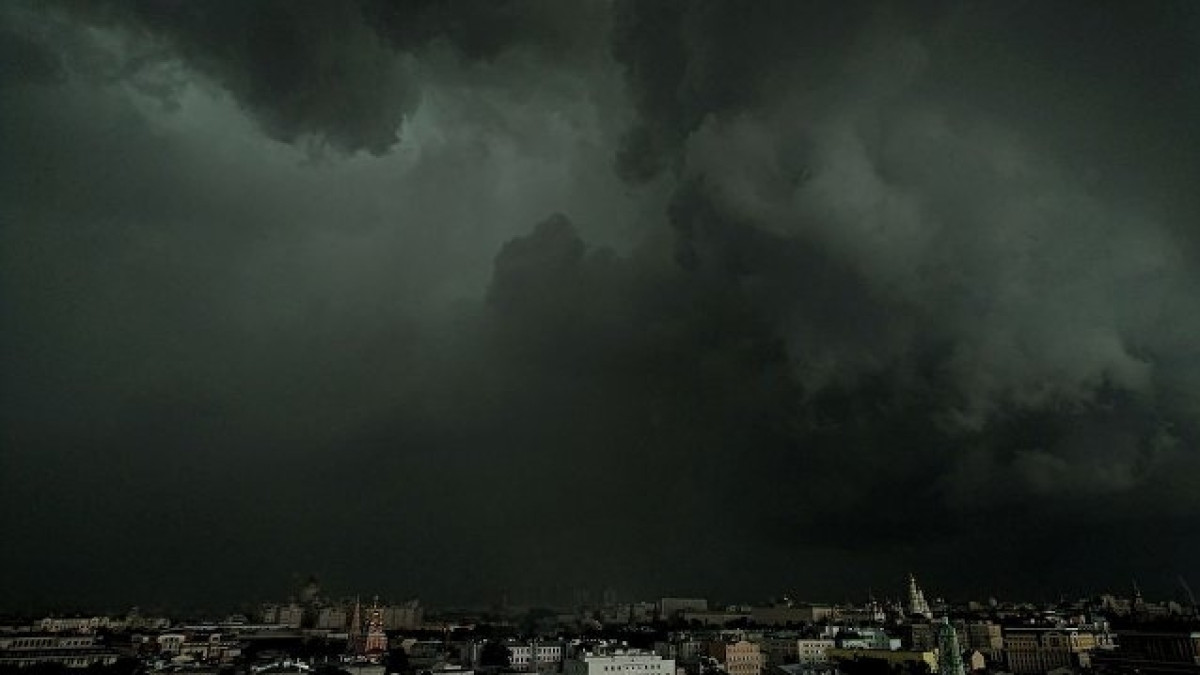 На Москву обрушился шторм, которого не было более полувека