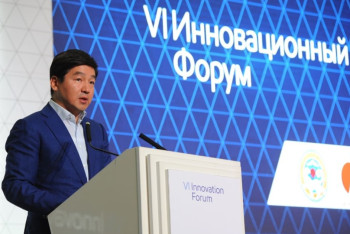 VI инновационный форум в Алматы: Робот-спикер и тенденции развития Smart City