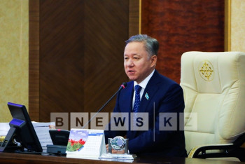 Фотография к новости: Нурлан Нигматулин подвел итоги работы второй сессии депутатов парламента