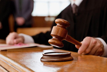 Фотография к новости: У полицейского из Акмолинской области изымут имущество и 4,8 млн тенге