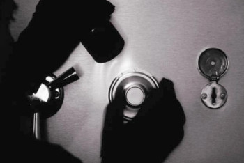 Крупное ограбление произошло в жилом комплексе Алматы