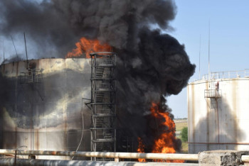 Пожар на нефтебазе в Шымкенте потушили спустя сутки 