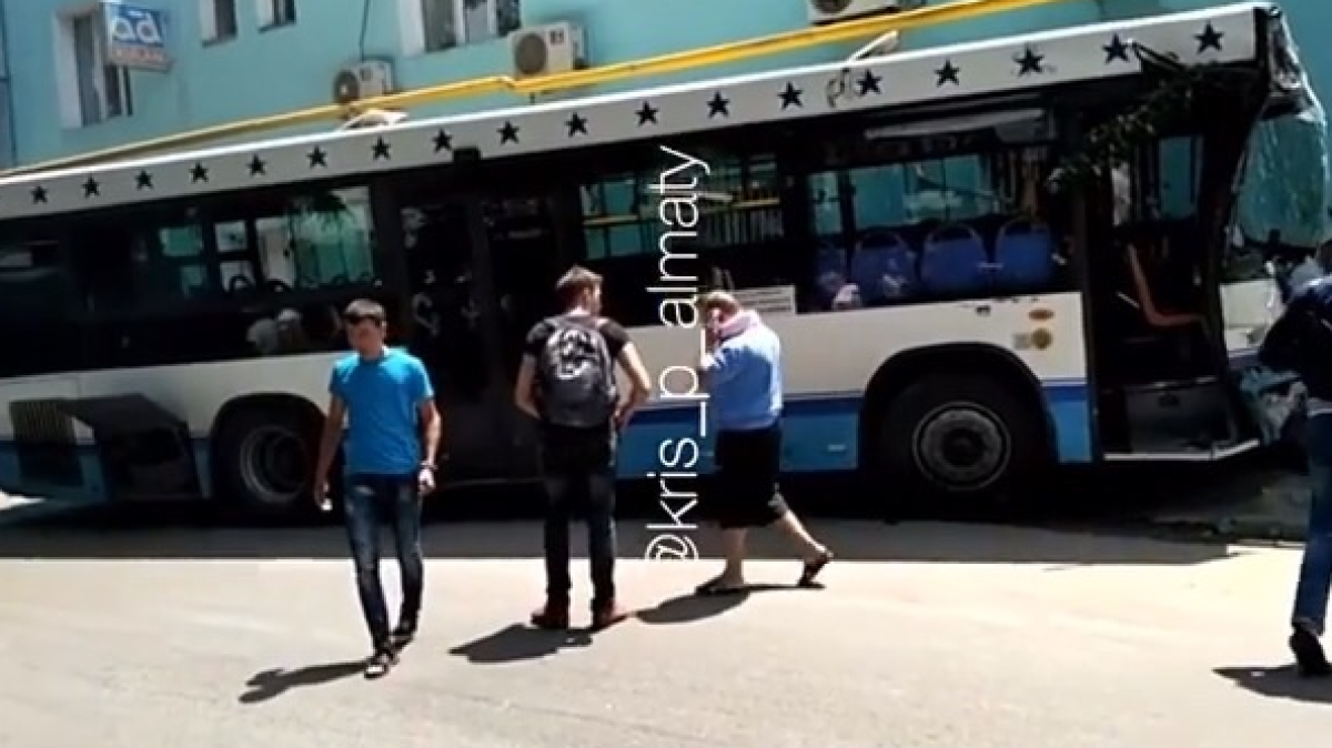 Стало известно состояние пострадавших при ДТП в Алматы