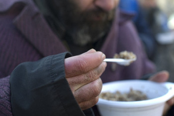 Бездомные астанчане ищут родных через видеообращения