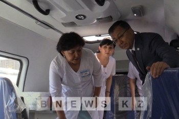 Ключи от 29 санитарных машин получили врачи ЮКО