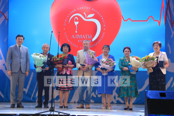 Лучшие медики Алматы получили награды и почетные грамоты