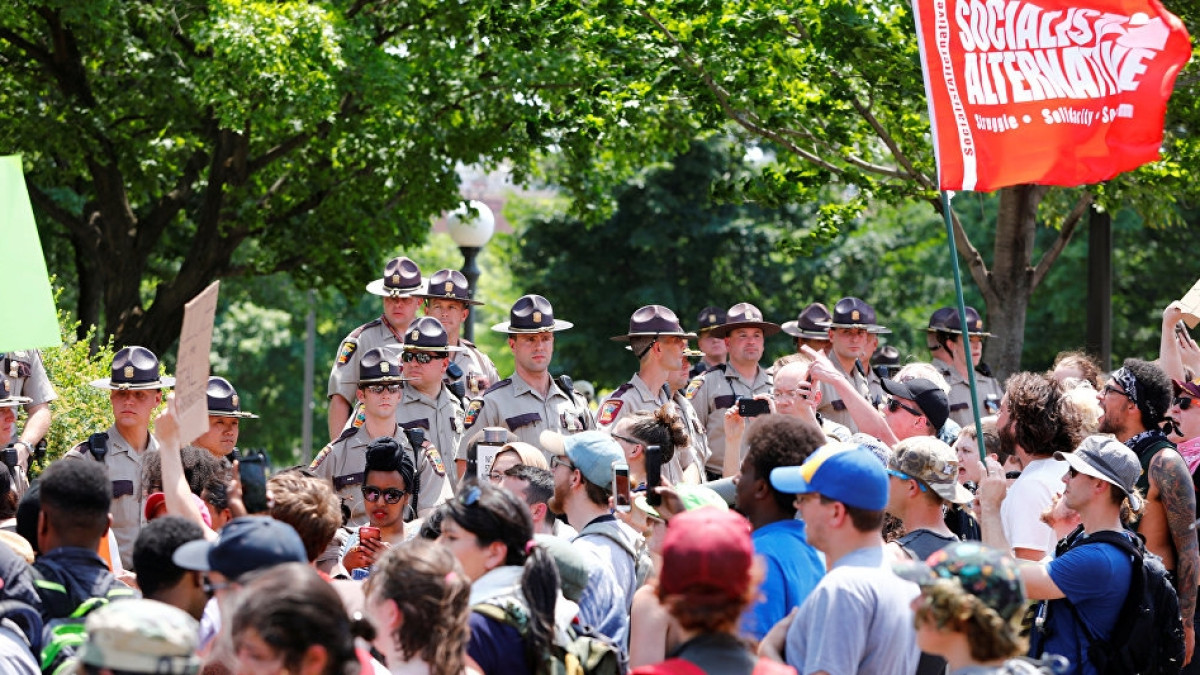 © REUTERS / Adam Bettcher