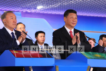 Фотография к новости: Нурсултан Назарбаев и Си Цзиньпин запустили новые транзитные поезда