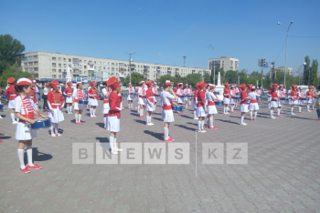 Полицейские удивили жителей Павлодара необычным флешмобом