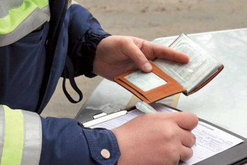 За скандальное видео сына за рулем семья директора 67-й школы оштрафована на 100 тысяч тенге