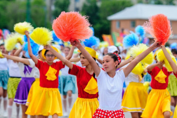 Фотография к новости: 3000 детей прошлись в параде музыкальных оркестров и ансамблей в Жетысу
