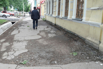 Депутат возмутилась состоянием тротуаров в Уральске