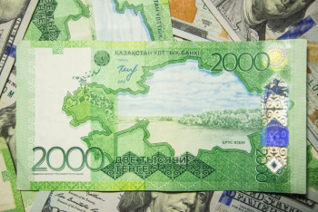 Фотография к новости: В Кызылорде главбух областного медцентра растратила 100 млн тенге