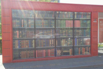 На остановках Астаны появились мини-библиотеки