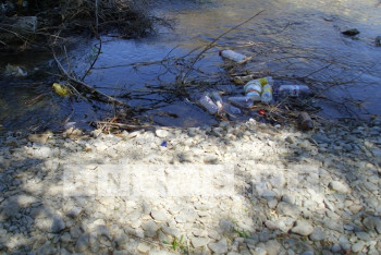 «Дикие» туристы завалили предгорья Каратау на юге Кызылординской области мусором