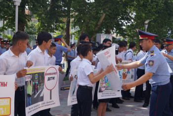 Необычную акцию с участием школьников провели в Шымкенте 