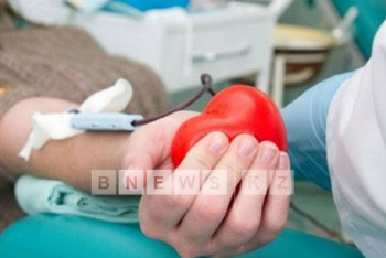 Фотография к новости: Известные алматинцы сдали кровь в поддержку акции «Твой день, донор!»