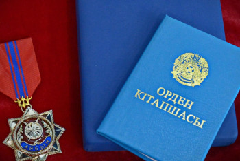 Фотография к новости: Спасших 18 детей полицейских наградили в Павлодаре