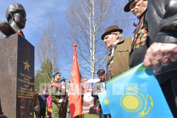 Памятник Герою Советского Союза Тулегену Тохтарову открыт в городе Старая Русса