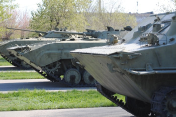 В музее военной техники под открытым небом в Семее почтили память героев ВОВ
