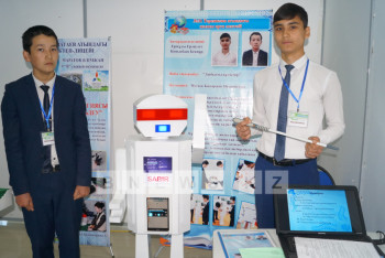 Программа защиты сайтов и говорящий робот: Как шымкентские школьники идут в ногу со временем