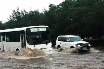 Обильные дожди в Алматы привели к подтоплению жилых домов