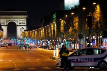 Фотография к новости: Казахстанцев в Париже просят избегать толпы