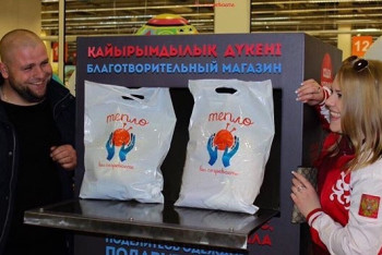 В сборе одежды для нуждающихся семей Алматы участвуют звезды шоу-бизнеса