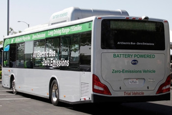 Фотография к новости: В Китае пассажирский автобус упал с моста в реку