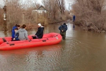 В Актобе затопило дачи и жилые дома