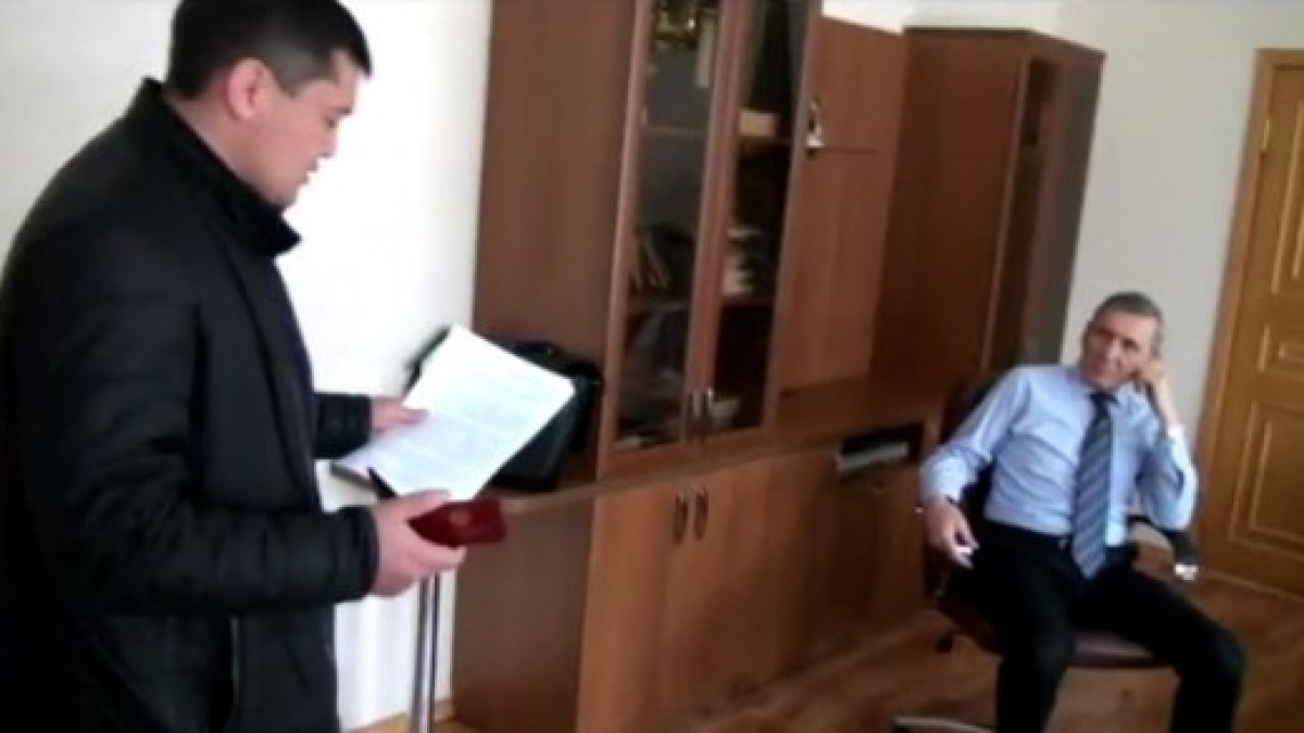 кадр из видео