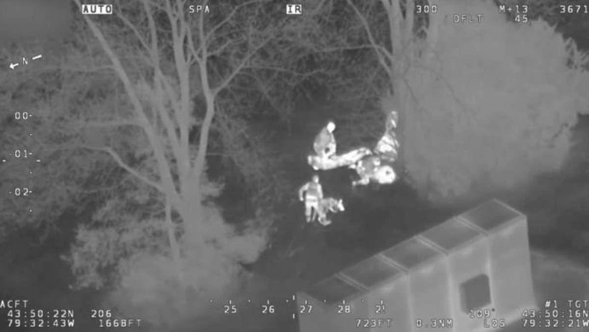 В Канаде полиция на вертолете ловила детей, укравших конфеты