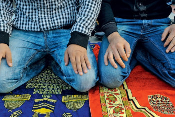 Чиновникам могут запретить читать молитвы в рабочее время 