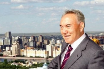 Нурсултан Назарбаев посетил Аллею Шахидов