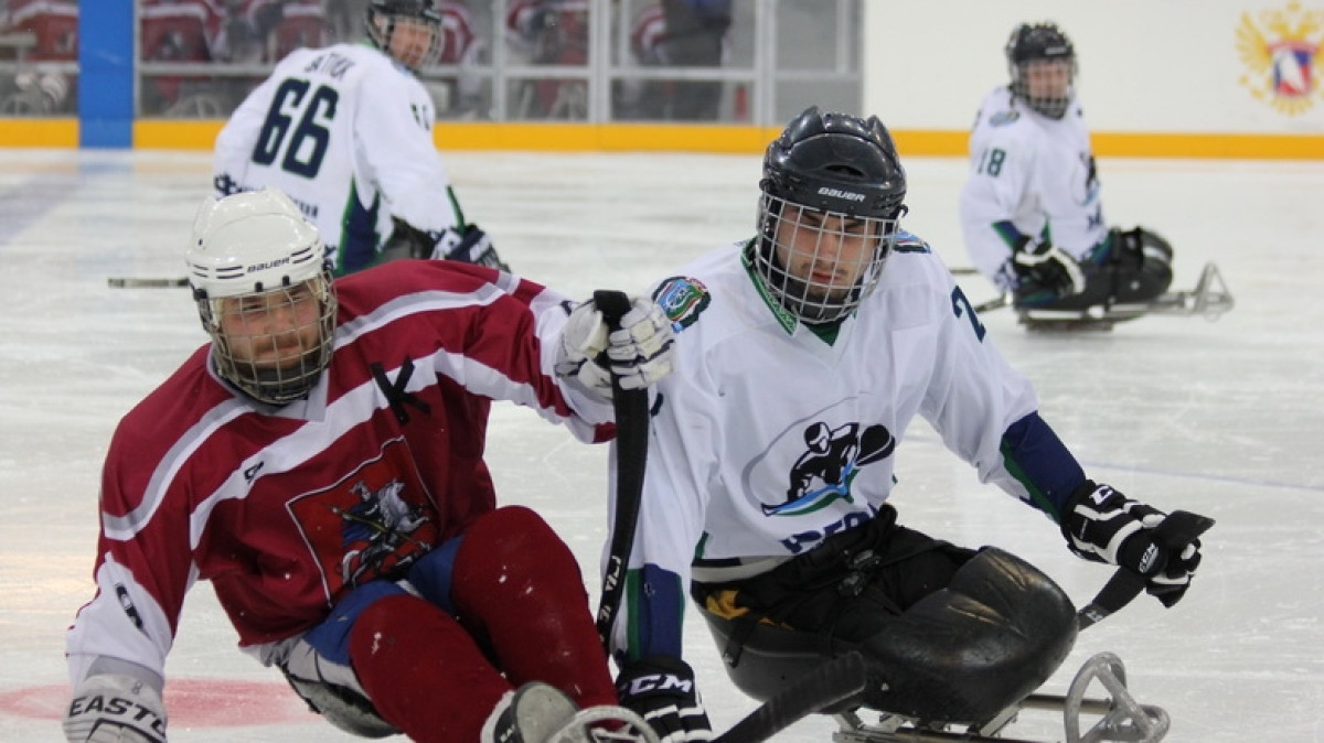 В Астане идет набор желающих играть в следж-хоккей