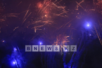 Праздничный фейерверк запустили в Алматы в честь Наурыза