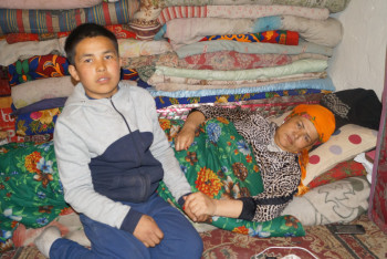 В Шымкенте прикованная к постели мать шестерых детей остро нуждается в помощи