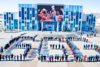 Фотография к новости: GGG вывели карагандинцы на площади перед Домом Дружбы