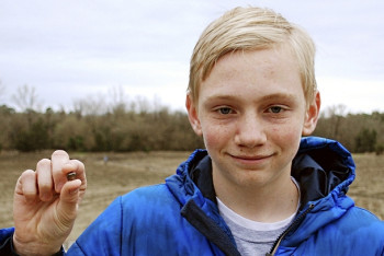 Фотография к новости: Школьник из США нашел алмаз в одном из парков 