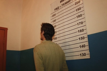 Арестантов ИВС в Карагандинской области выставили как живые экспонаты