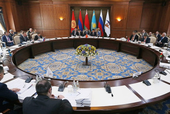 Фотография к новости: Медведев пригрозил повышением цен на газ за выход из ЕАЭС