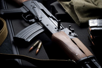 Фотография к новости: Казахстанец пытался вывезти из России три АК-74