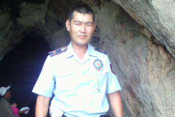 Санавиация доставила в Астану павлодарского полицейского, спасшего 18 школьников