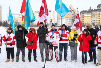Фотография к новости:  В Астане прошел турнир по хоккею на реке Ишим
